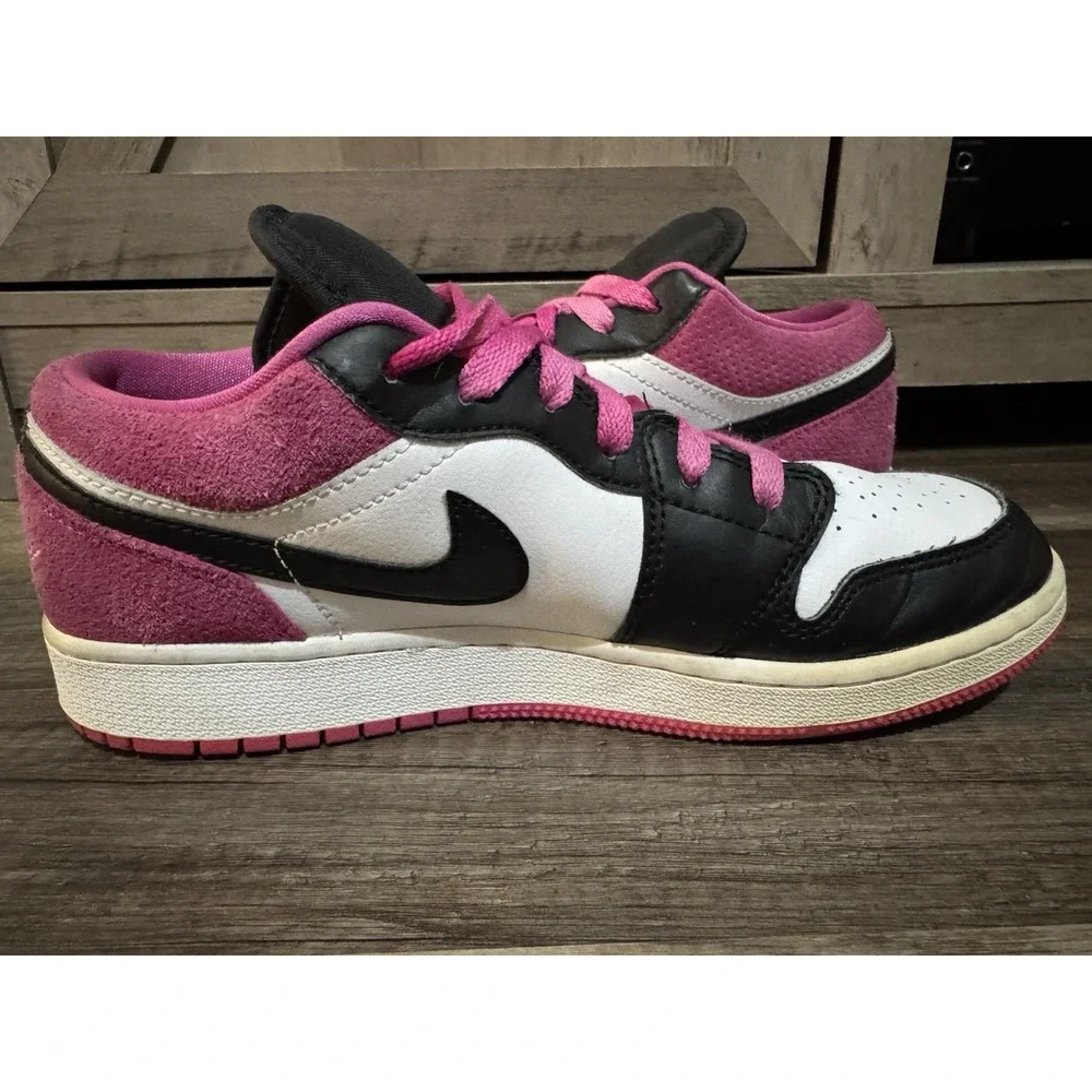 Nike Air Jordan 1‎ Low Black Active Fuchsia GS CT1564-005 Youth Size 6.5y